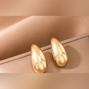 New Elegant Water Drop Earrings Gold With gift box 🎁✨✨✨